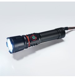 Wydajna latarka LED akumulatorowa 800lm z zoomem