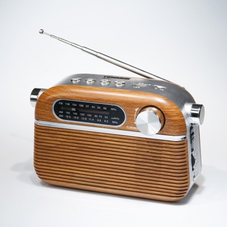 Radio przenośne AM/FM/SW z oldschoolowym designem